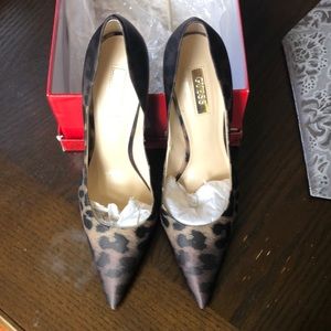 Guess heels animal print 7 1/2 new